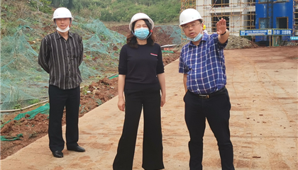 市國資委副主任張力到興學(xué)商務(wù)中心調(diào)研項(xiàng)目建設(shè)、疫情防控工作